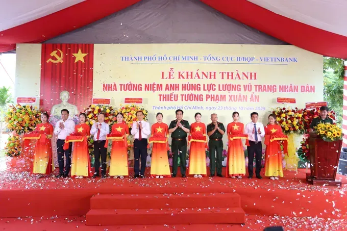 The inauguration ceremony of the Memorial House dedicated to Hero of the People’s Armed Forces, Major General Pham Xuan An, is held on October 23 in Ho Chi Minh City. (Photo: SGGP) z7147302681230-740199a29eff674ad5f8a5ce26bff826-9584-7648.jpg
