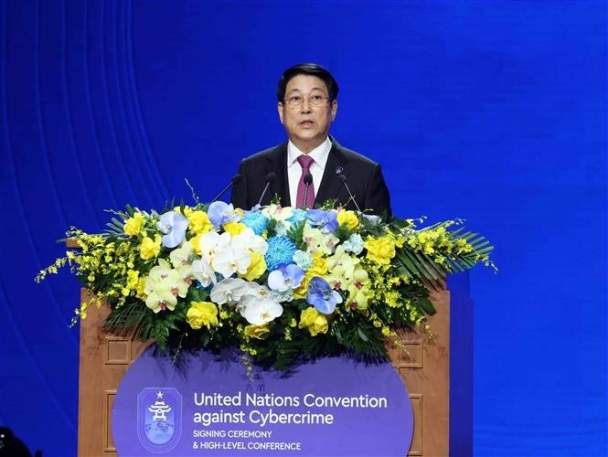 Vietnamese State President Luong Cuong delivers the welcome remarks at the Signing Ceremony of the United Nations Convention against Cybercrime (Hanoi Convention) at the National Convention Centre in Hanoi on October 25. (Photo: VNA) vna-potal-khai-mac-trong-the-le-mo-ky-cong-uoc-ha-noi-8361765.jpg