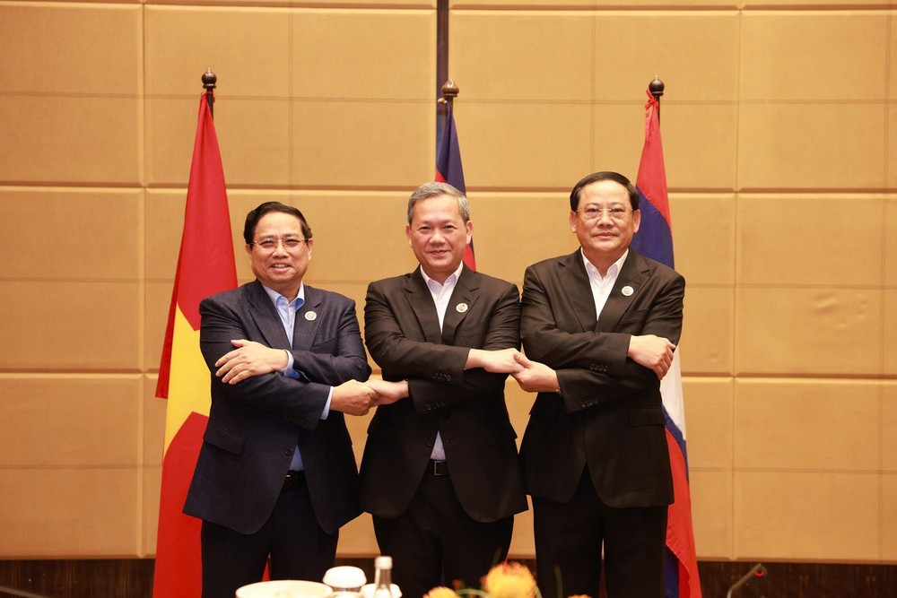 Vietnamese Prime Minister Pham Minh Chinh (left) and his Cambodian and Lao counterparts Hun Manet and Sonexay Siphandone in Kuala Lumpur, Malaysia, on October 27, 2025. (Photo: VNA) image.jpg