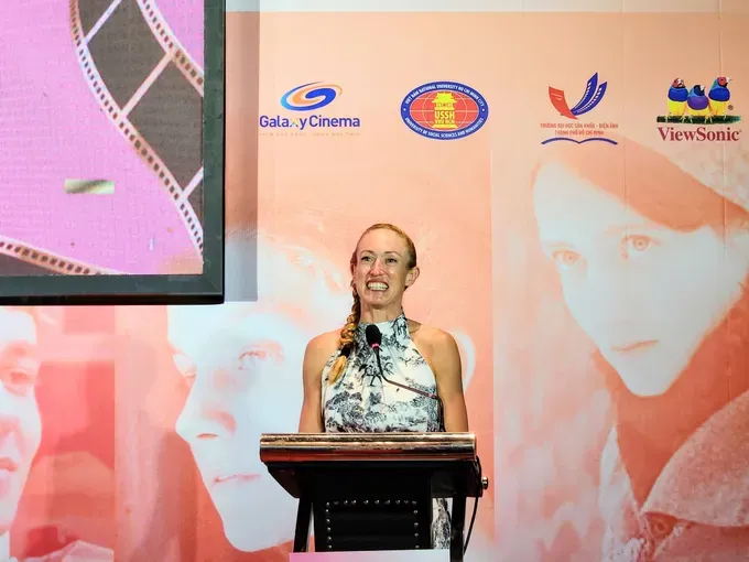 Ms. Alessandra Tognonato, Consul General of Italy in Ho Chi Minh City, speaks at the event. (Photo: SGGP) lhp-y-2025-3-8473-2787.jpg