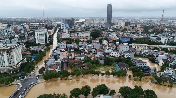 Flooding in Hue City on the morning of October 28 (Photo: SGGP) dji-20251028061702-0282-d-3677-9483.jpg