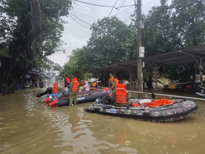 Flooding in Hue City on the morning of October 28 (Photo: SGGP) z7163185100254-414456ce7fa8a82156e1701cb413921d-4578-5202.jpg