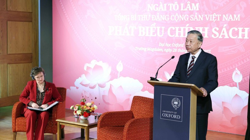 Party General Secretary To Lam and Professor Irene Tracey, Vice-Chancellor of the University of Oxford (Photo: VNA) image.jpg
