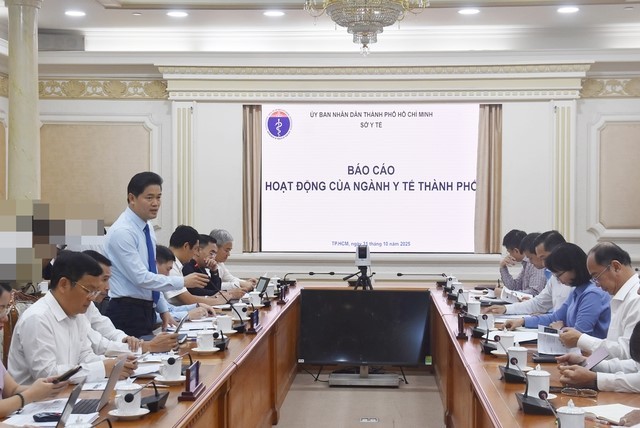 Deputy Minister of Health Vu Manh Ha speaks at the meeting. (Photo: SGGP) TT Ha 1.jpg
