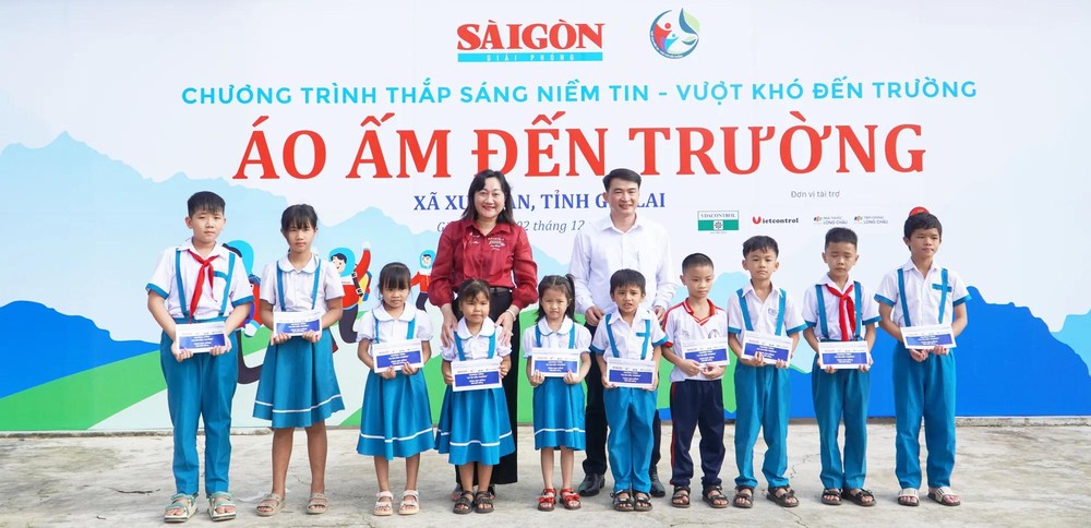 Áo ấm đến trường1.jpg