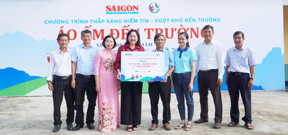 Áo ấm đến trường2.jpg