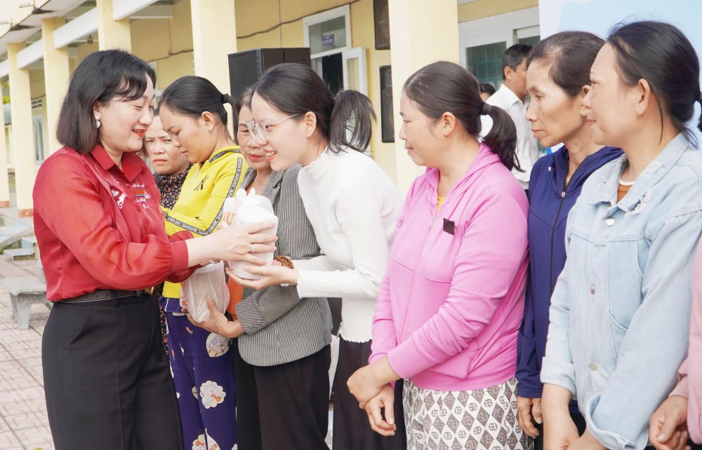 Áo ấm đến trường5.jpg