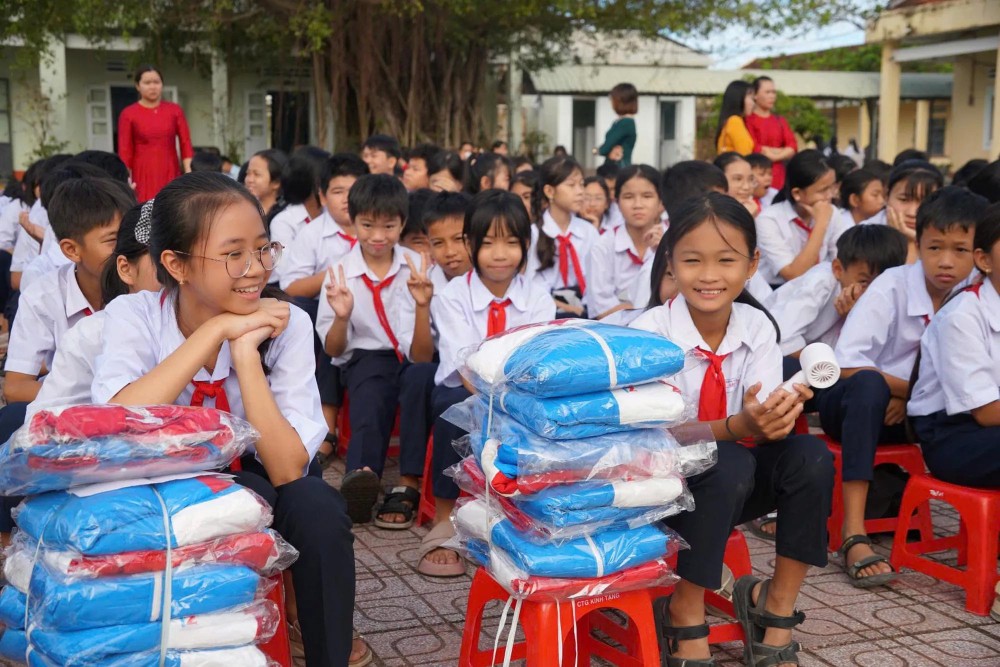 Áo ấm đến trường8.jpg