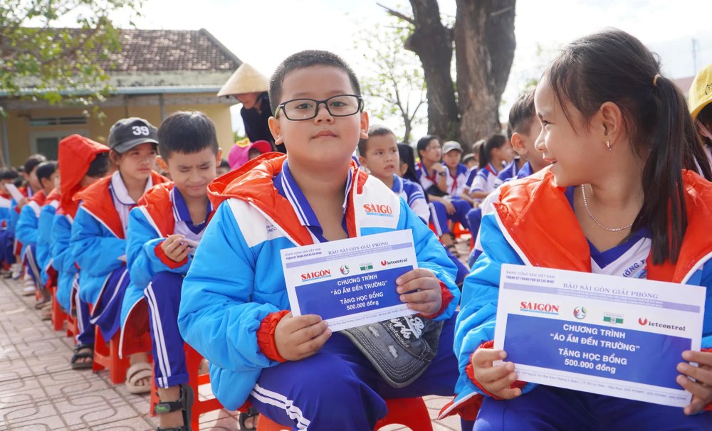 Áo ấm đến trường9.jpg