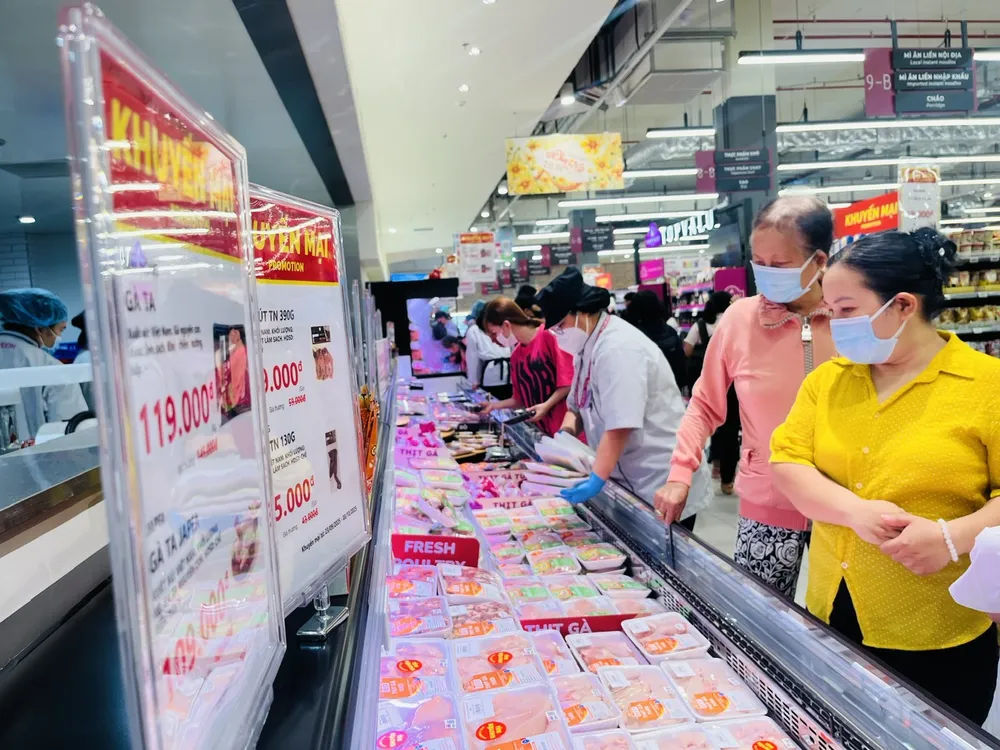 Người tiêu dùng mua sắm tại AEON Tân An AEON Tan An 1.jpg
