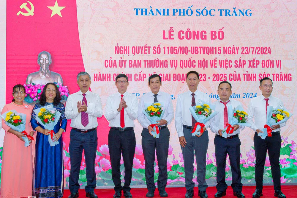 Công bố các quyết định về việc thành lập Đảng bộ phường 1 (mới)