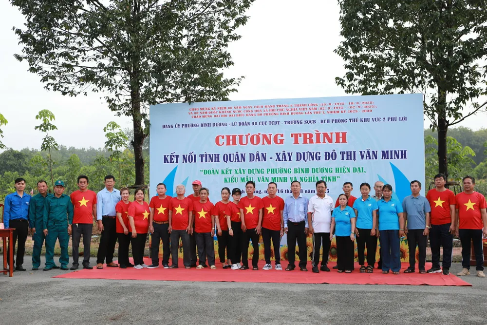 Phường Bình Dương tổ chức thực hiện công tác dân vận Chương trình Kết nối tình Quân nhân - Xây dựng đô thị văn minh XHH 8D.jpg