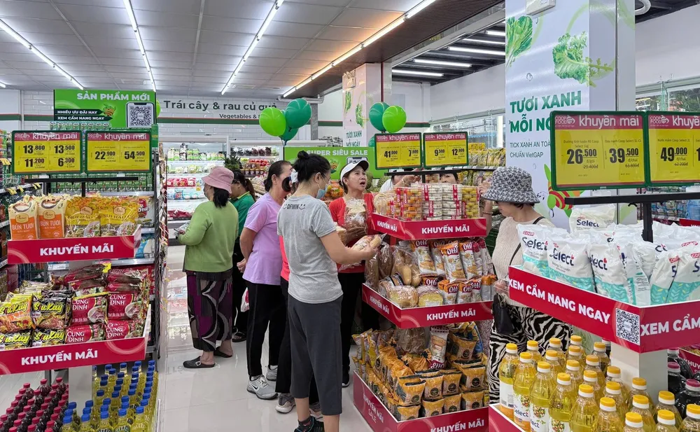 Cửa hàng Co.op Food hút khách nhờ vị trí thuận tiện, gần khu dân cư