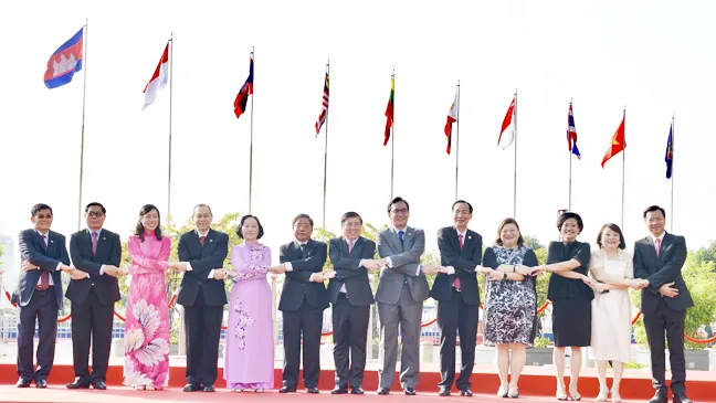 Kỷ niệm 50 năm thành lập ASEAN tại TPHCM ảnh 2