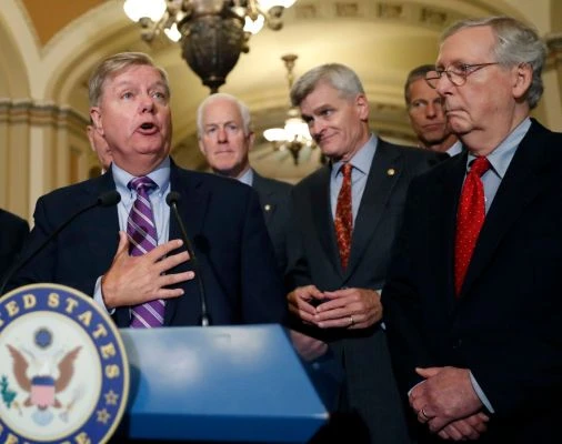 Thượng Nghị sĩ Lindsey Graham -đồng bảo trợ dự luật ý tế mới thay Obamacare phát biểu tại Điện Capitol