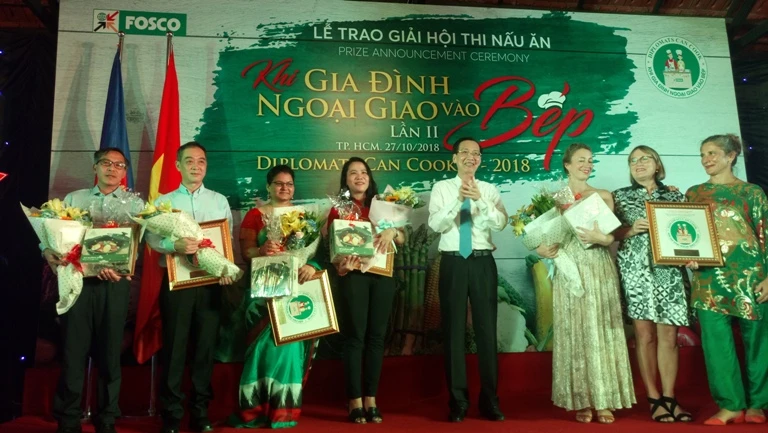 Ngày hội vào bếp của những gia đình ngoại giao ảnh 1 Ngày hội vào bếp của những gia đình ngoại giao ảnh 1