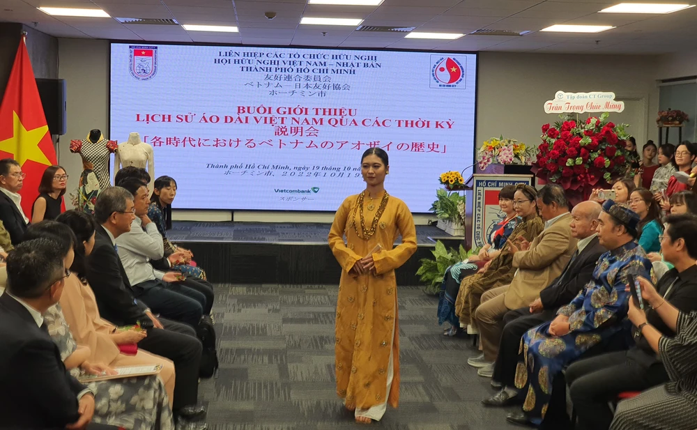 Áo dài Việt Nam thế kỷ XIX
