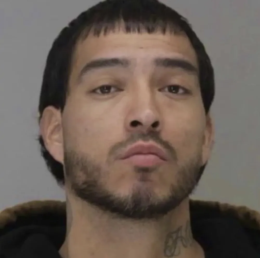 Mauricio Garcia, 33 tuổi, kẻ xả súng tại Texas hôm 6-5 (ảnh: Jantakareporter, Ấn Độ) Mauricio Garcia, 33 tuổi, kẻ xả súng tại Texas hôm 6-5 (ảnh: Jantakareporter, Ấn Độ)