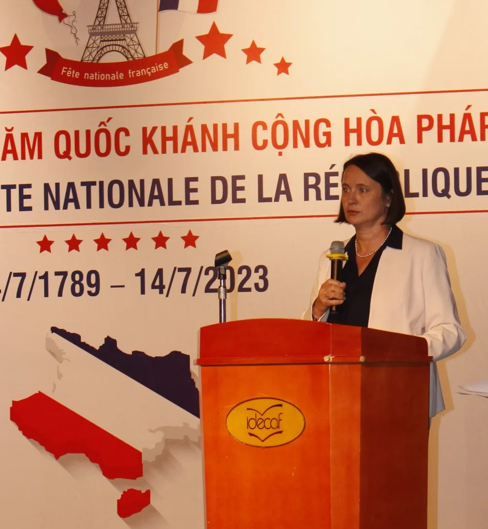 Tổng Lãnh sự Pháp tại TPHCM Emmanuelle Pavillon-Grosser phát biểu tại buổi lễ. Ảnh: THỤY VŨ
