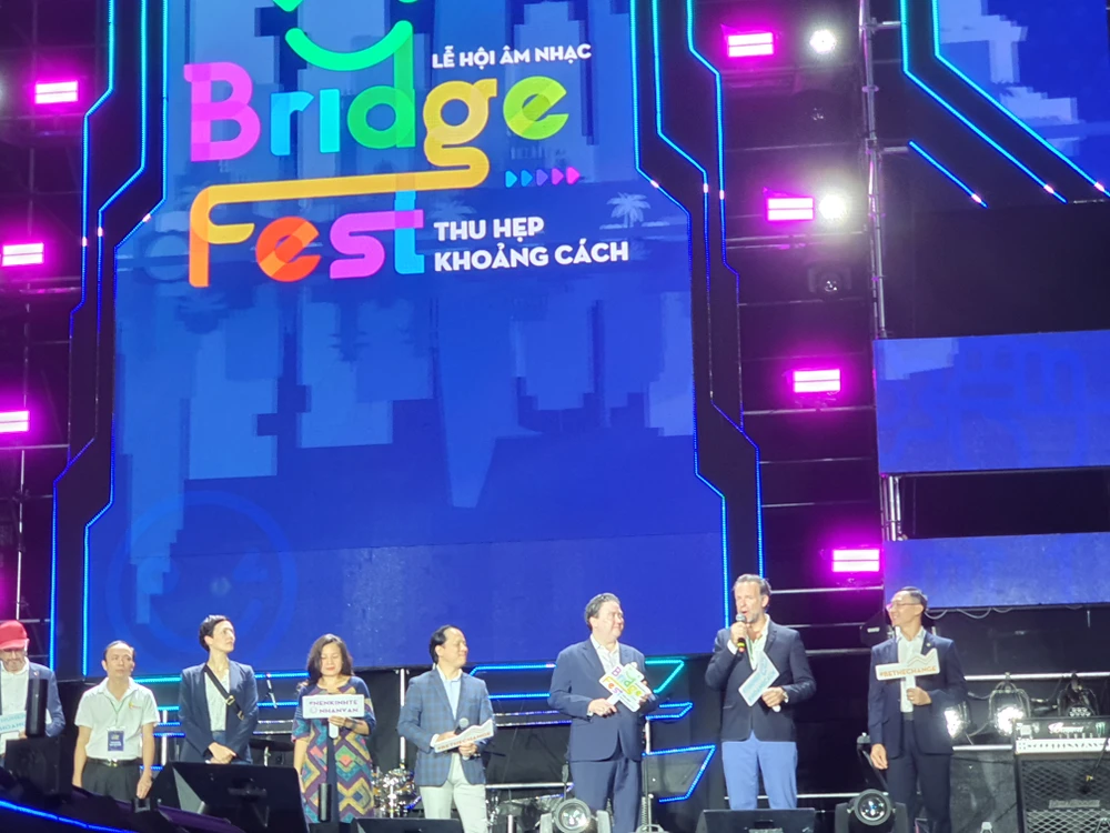 Đại biểu nêu cảm nhận về BridgeFest 2023. Ảnh: THỤY VŨ 20231209-191051-5117.jpg