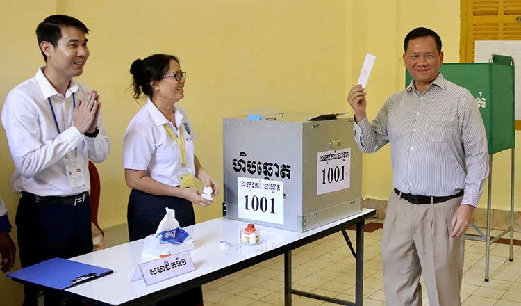 Thủ tướng Hun Manet bỏ phiếu bầu Thượng viện Campuchia. Ảnh: Khmer Times