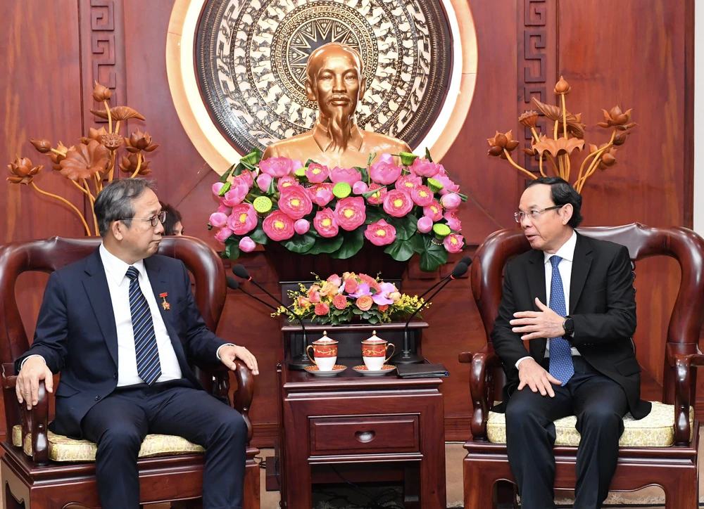 Bí Thư Thành ủy TPHCM Nguyễn Văn Nên tiếp Đại sứ Nhật Bản tại Việt Nam Yamada Takio. Ảnh: VIỆT DŨNG Nên 2.jpg
