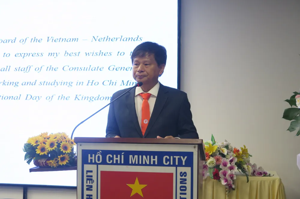 Chủ tịch Hội hữu nghị Việt Nam - Hà Lan TPHCM Trần Trọng Dũng phát biểu tại buổi họp mặt. Ảnh: THỤY VŨ IMG_20240506_122532.jpg