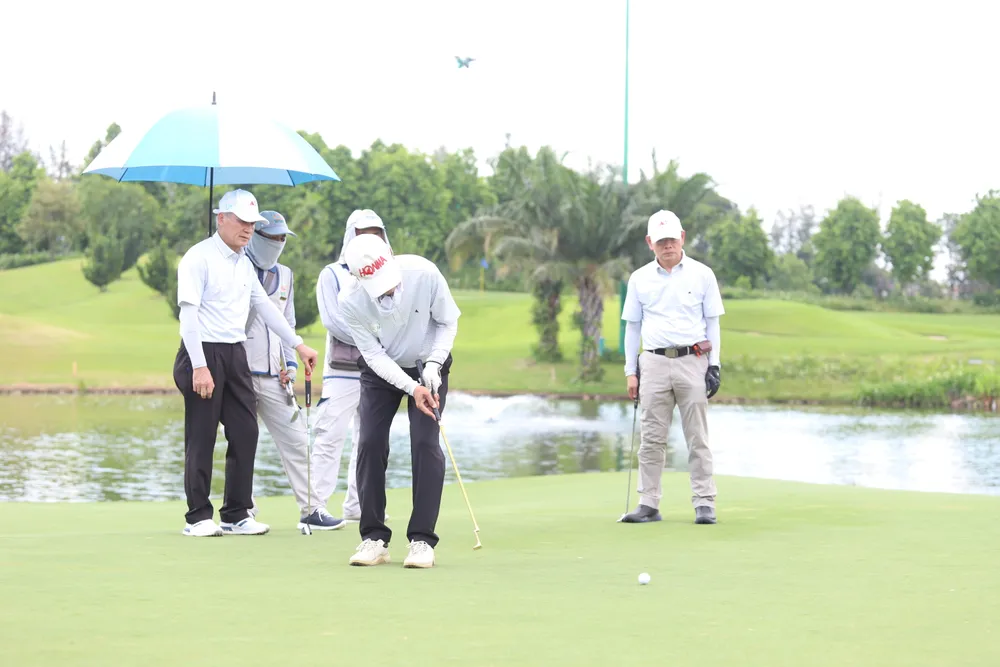 Một trận tranh tài của Giải golf ngoại giao hữu nghị lần thứ 2 IMG_6116.JPG