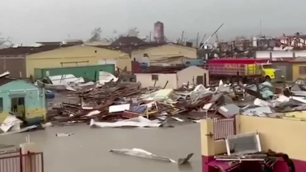 Bão Melissa tàn phá Jamaica. Ảnh: INDEPENDENT 1awFYFdh-1920.jpg