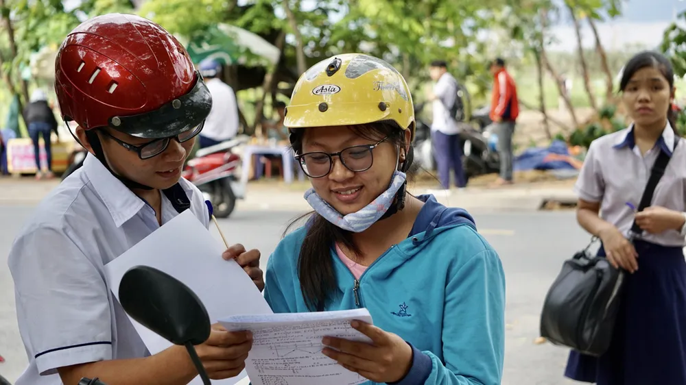 Thi THPT quốc gia: Đề Toán dài, tính phân hóa cao ảnh 6