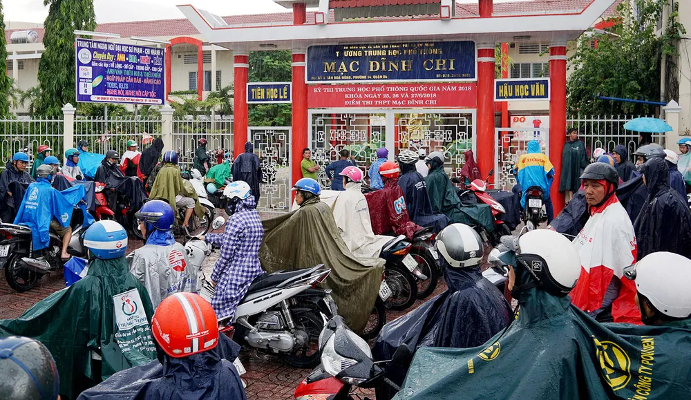 Kỳ thi THPT Quốc gia: Đề thi Anh văn “dễ thở” nhưng khó đạt điểm 7, 8 ảnh 5