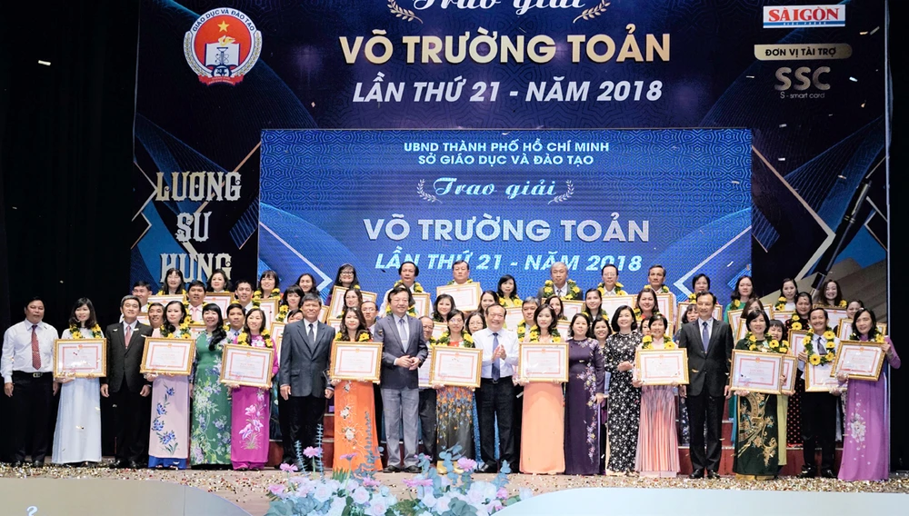 50 nhà giáo tiêu biểu của TPHCM nhận Giải thưởng Võ Trường Toản năm 2018. Ảnh: HOÀNG HÙNG