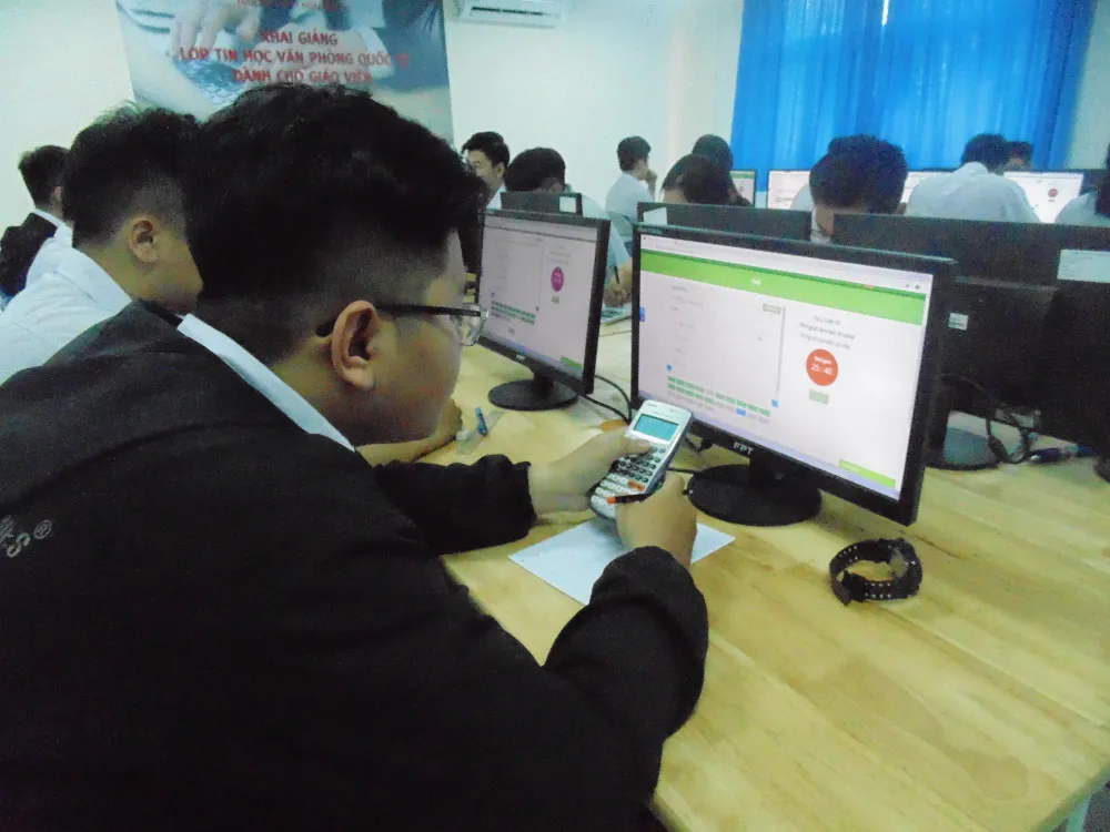 TPHCM: Lần đầu tiên áp dụng thi trực tuyến ảnh 3