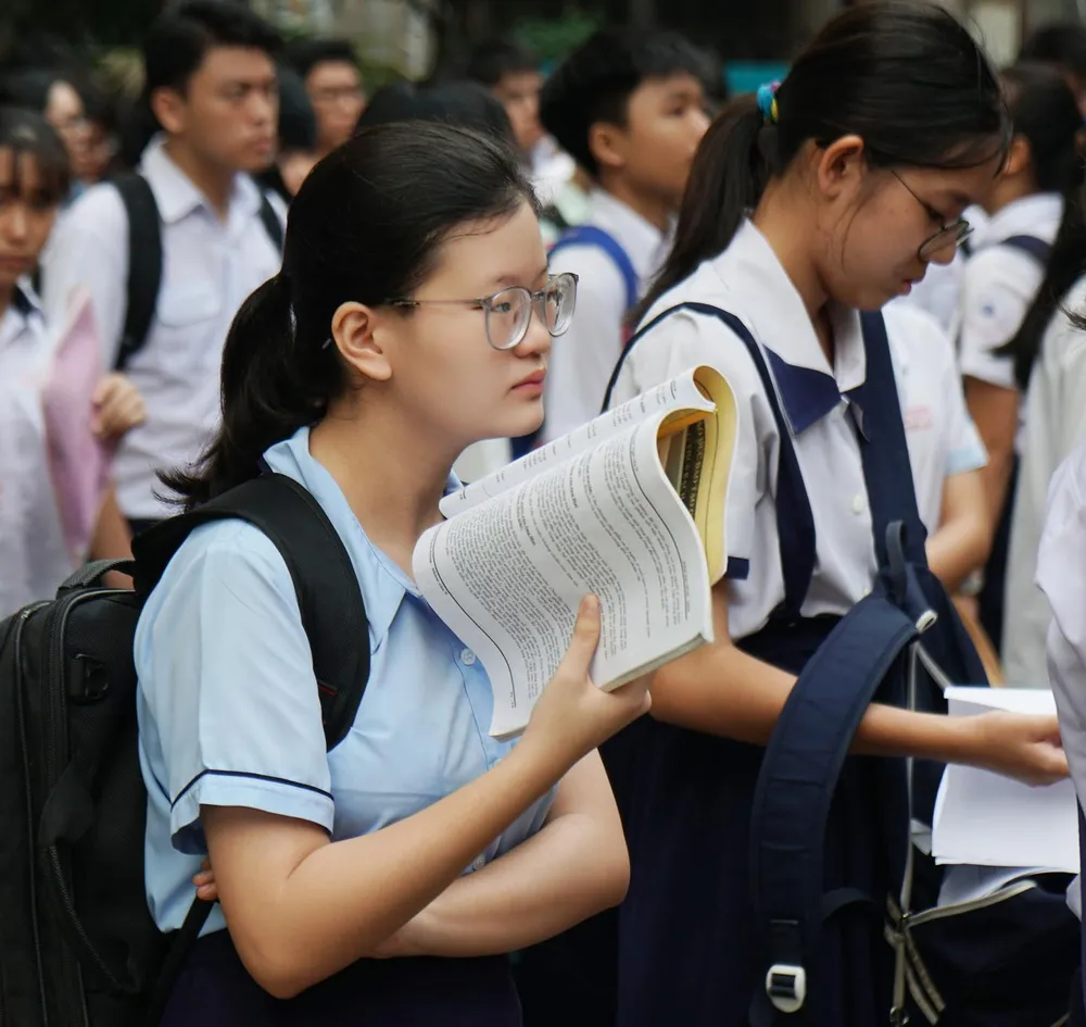Hơn 80.000 thí sinh TPHCM bước vào môn thi đầu tiên kỳ thi tuyển sinh lớp 10 ảnh 7 Hơn 80.000 thí sinh TPHCM bước vào môn thi đầu tiên kỳ thi tuyển sinh lớp 10 ảnh 7