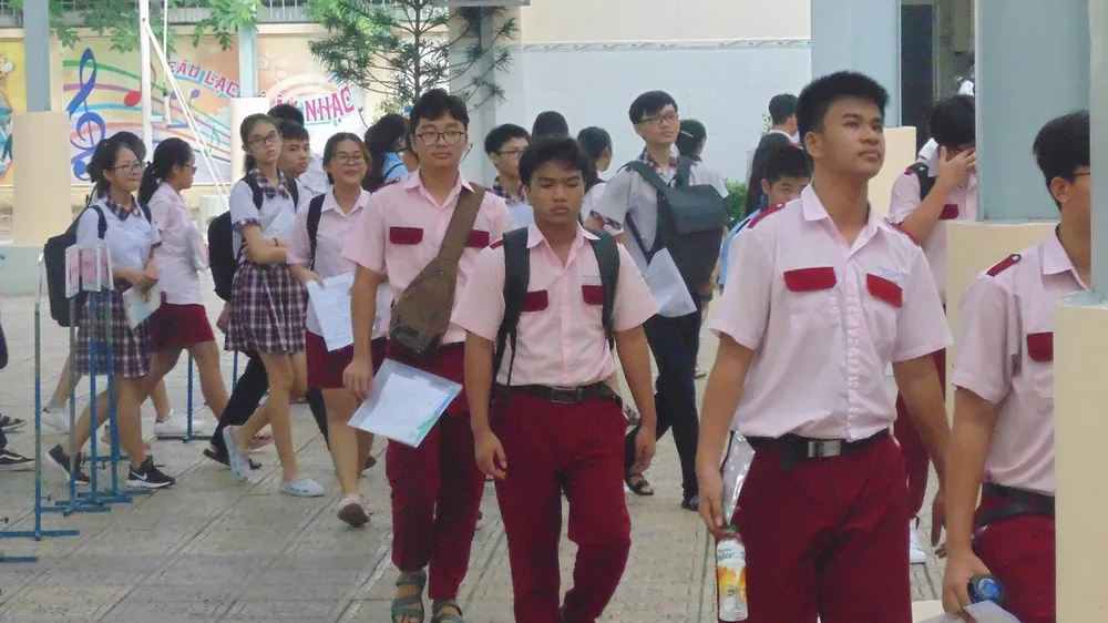 Hơn 80.000 thí sinh TPHCM bước vào môn thi đầu tiên kỳ thi tuyển sinh lớp 10 ảnh 3 Hơn 80.000 thí sinh TPHCM bước vào môn thi đầu tiên kỳ thi tuyển sinh lớp 10 ảnh 3