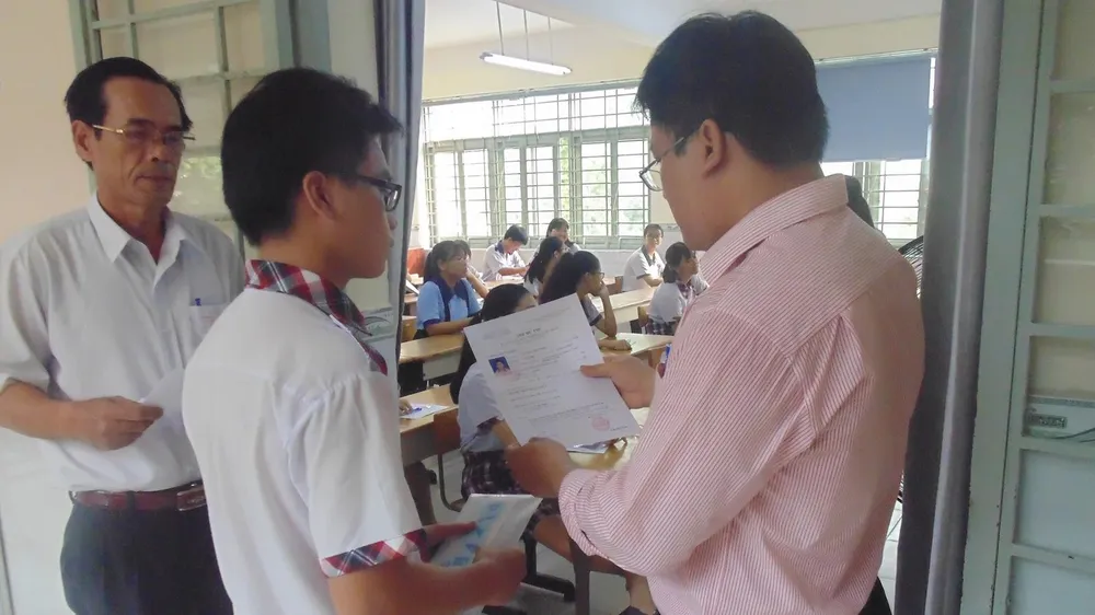 Hơn 80.000 thí sinh TPHCM bước vào môn thi đầu tiên kỳ thi tuyển sinh lớp 10 ảnh 4 Hơn 80.000 thí sinh TPHCM bước vào môn thi đầu tiên kỳ thi tuyển sinh lớp 10 ảnh 4
