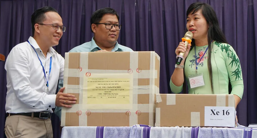 Hơn 80.000 thí sinh TPHCM bước vào môn thi đầu tiên kỳ thi tuyển sinh lớp 10 ảnh 9 Hơn 80.000 thí sinh TPHCM bước vào môn thi đầu tiên kỳ thi tuyển sinh lớp 10 ảnh 9