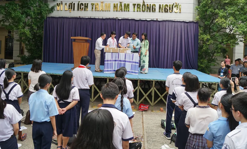 Hơn 80.000 thí sinh TPHCM bước vào môn thi đầu tiên kỳ thi tuyển sinh lớp 10 ảnh 10 Hơn 80.000 thí sinh TPHCM bước vào môn thi đầu tiên kỳ thi tuyển sinh lớp 10 ảnh 10