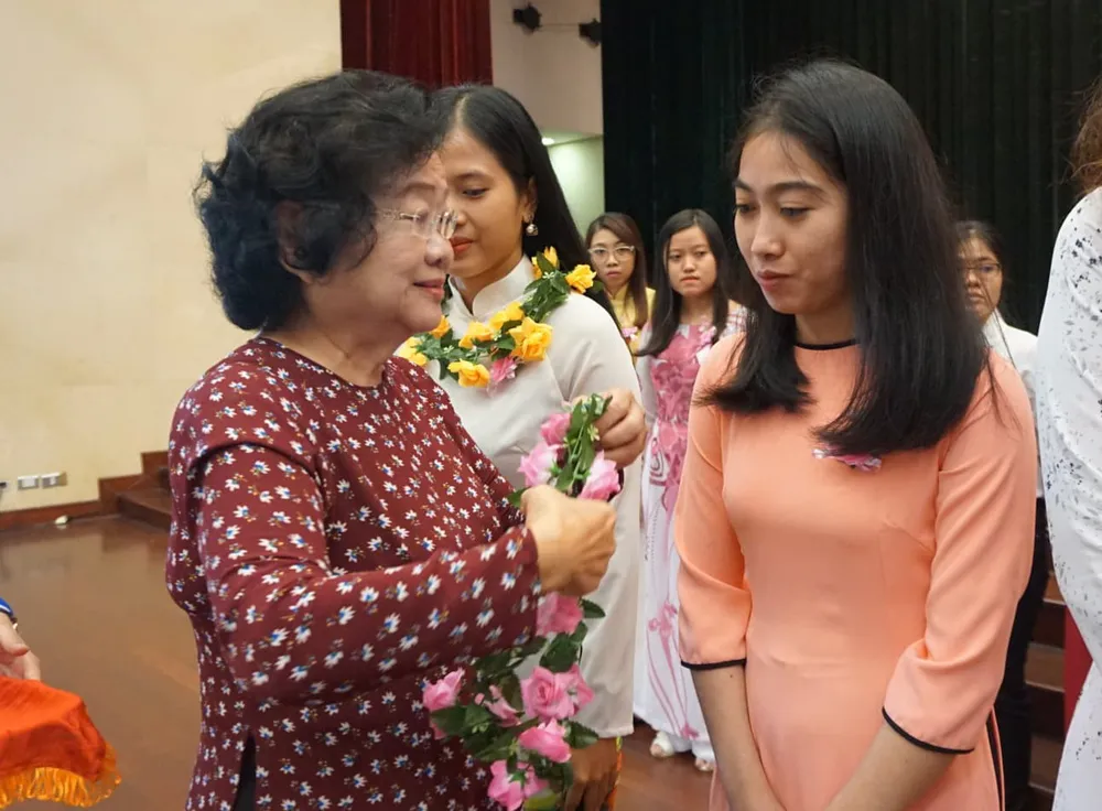 Trao hơn 1,9 tỷ đồng học bổng cho sinh viên vượt khó ảnh 3