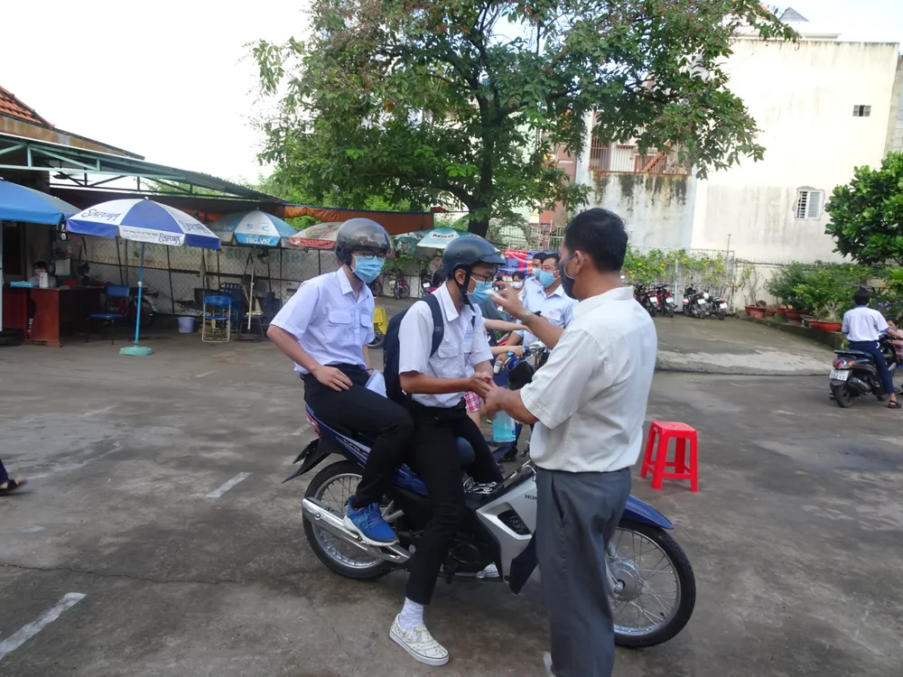 TPHCM: Thí sinh thoải mái bước vào môn thi đầu tiên của kỳ thi tốt nghiệp THPT năm 2020 ảnh 4