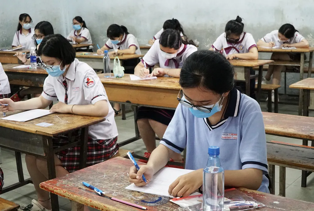 TPHCM: Thí sinh thoải mái bước vào môn thi đầu tiên của kỳ thi tốt nghiệp THPT năm 2020 ảnh 8