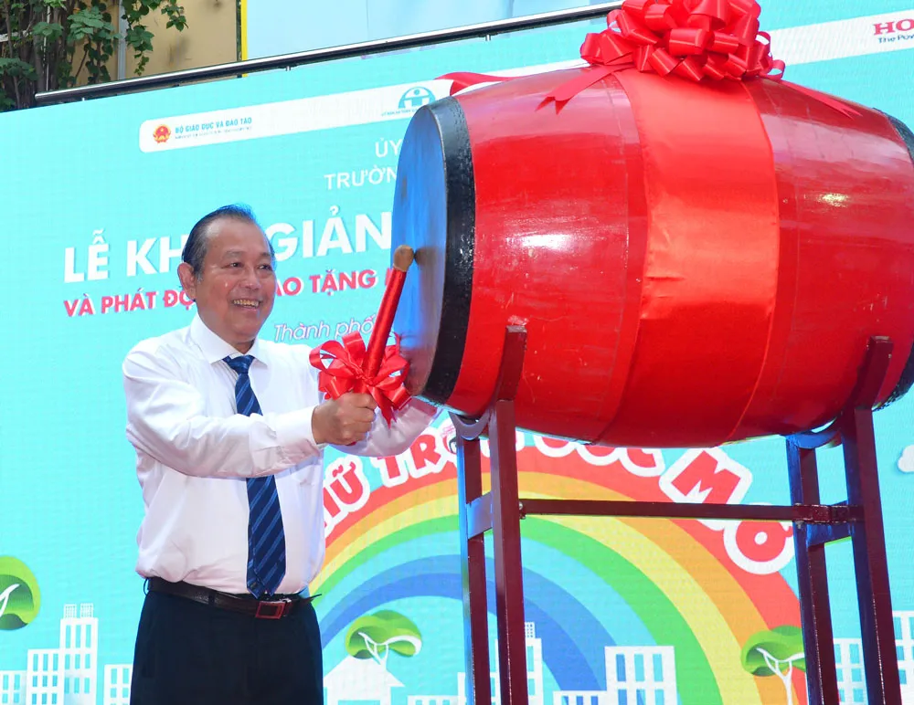 Phó Thủ tướng Thường trực Trương Hòa Bình phát động "Tháng cao điểm an toàn giao thông cho học sinh đến trường" ảnh 1