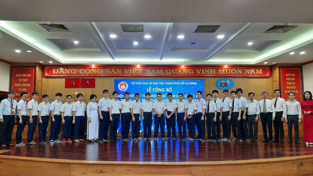 Đội tuyển TPHCM dự thi học sinh giỏi quốc gia môn Toán, đội tuyển có số lượng học sinh đông thứ nhì trong số 11 đội tuyển