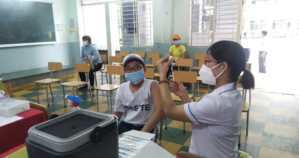 TPHCM: Ngày đầu triển khai tiêm vaccine Covid-19 cho học sinh tiểu học ảnh 2