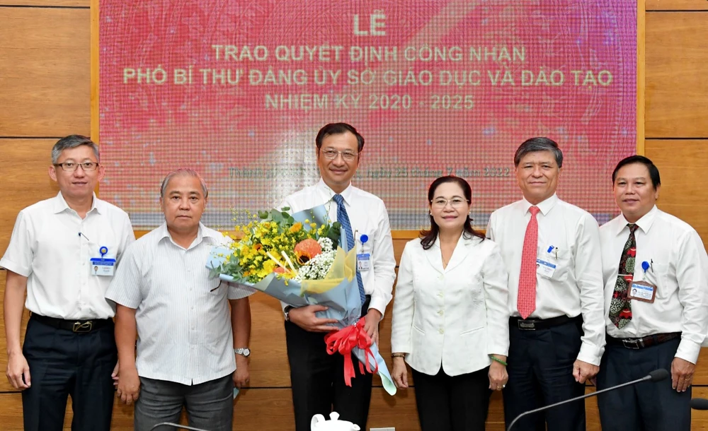 Đồng chí Lê Hoài Nam nhận nhiệm vụ Phó Bí thư Đảng ủy Sở GD-ĐT TPHCM ảnh 1 Đồng chí Lê Hoài Nam nhận nhiệm vụ Phó Bí thư Đảng ủy Sở GD-ĐT TPHCM ảnh 1
