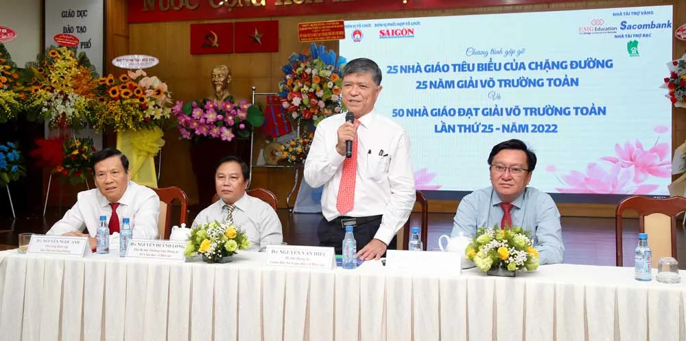 Xúc động buổi lễ giao lưu 75 giáo viên nhận Giải thưởng Võ Trường Toản ảnh 1