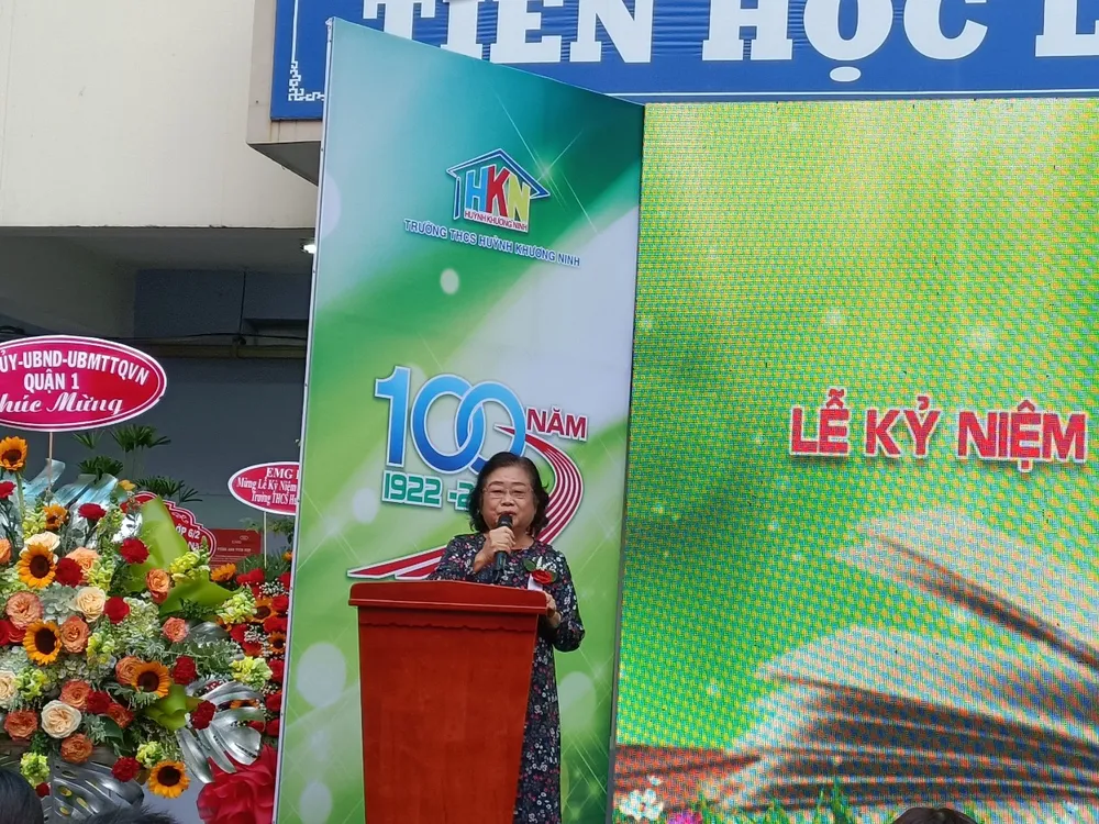 Bà Trương Mỹ Hoa chia sẻ sự xúc động tại lễ kỷ niệm 100 năm thành lập trường Bà Trương Mỹ Hoa chia sẻ sự xúc động tại lễ kỷ niệm 100 năm thành lập trường