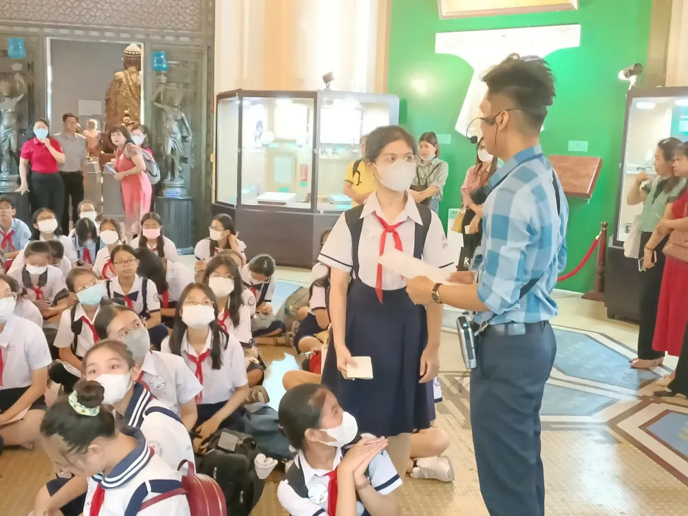 Tham gia chia sẻ những hiểu biết, suy nghĩ về truyền thống lịch sử của dân tộc Tham gia chia sẻ những hiểu biết, suy nghĩ về truyền thống lịch sử của dân tộc