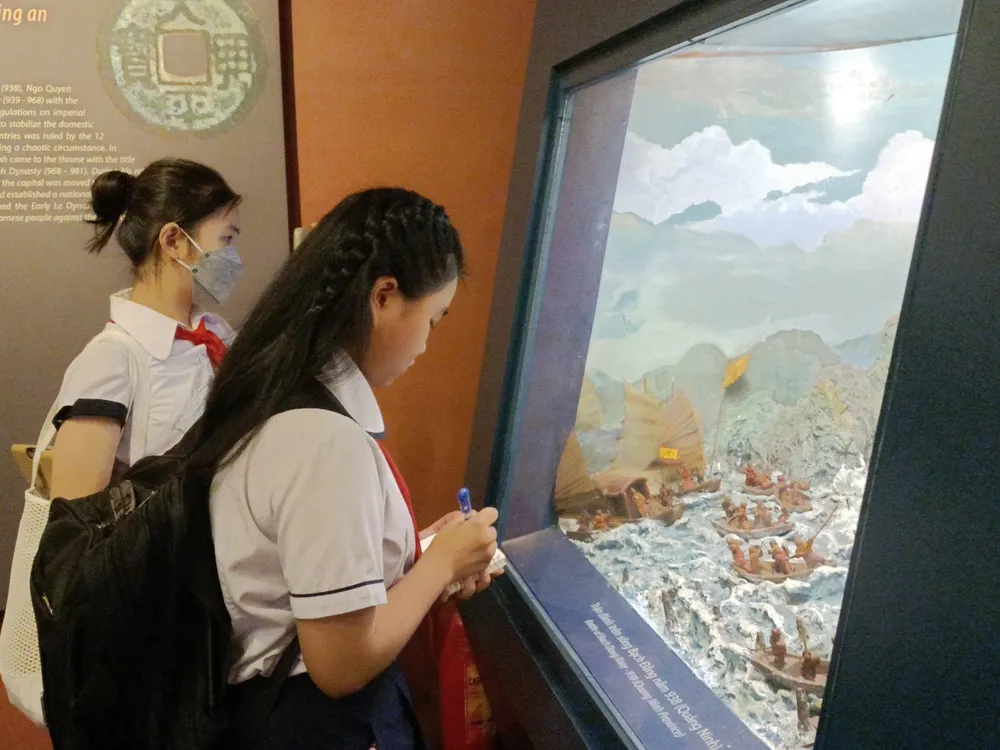 Các em ghi chép thông tin, dữ liệu về các trận đánh hào hùng của dân tộc Các em ghi chép thông tin, dữ liệu về các trận đánh hào hùng của dân tộc