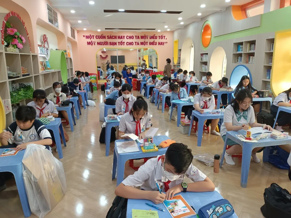 Cuộc thi mang đến cho học sinh góc nhìn mới về tình yêu sách cũng như việc lan tỏa văn hóa đọc trong nhà trường. Cuộc thi mang đến cho học sinh góc nhìn mới về tình yêu sách cũng như việc lan tỏa văn hóa đọc trong nhà trường.